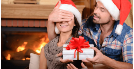 ТОП 15 подарунків дівчині на Новий Рік у 2026 році