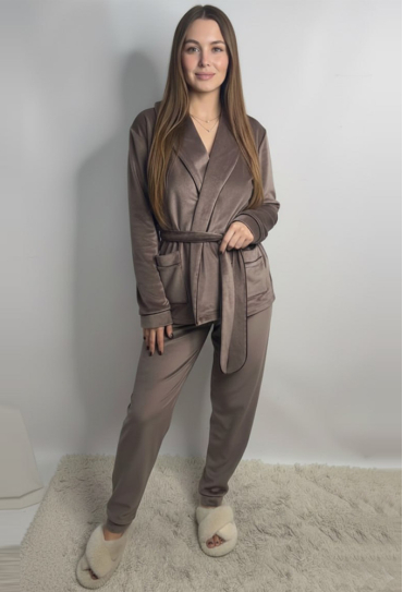 Костюм женский велюровый V.Velika 065-21MBK