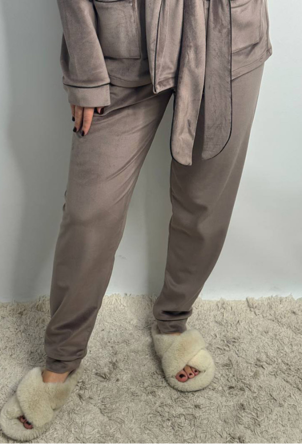 Костюм женский велюровый V.Velika 065-21MBK фото