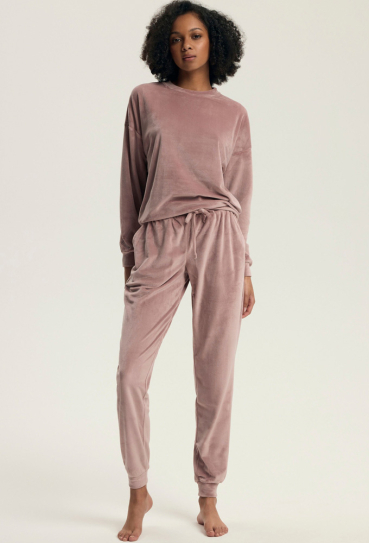 Костюм женский велюровый Delanie Henderson Ladies 43722RZ