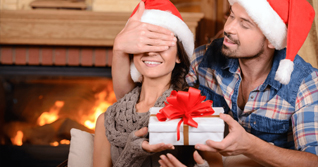 ТОП 15 подарков девушке на Новый Год в 2026 году